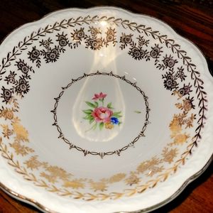 AMERICAN BEAUTY 3 shallow bowls and 3 tea cup plates.STETSON